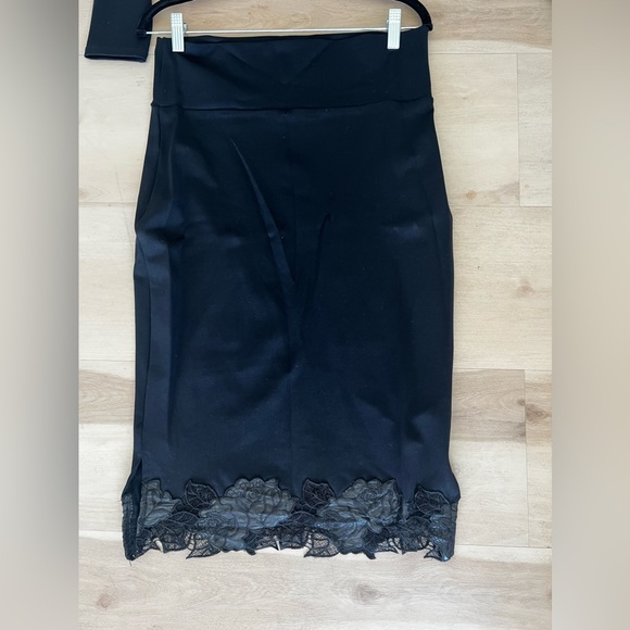 Bebe crop top and midi skirt leatherette embroidery - set Size M - Picture 3 of 6